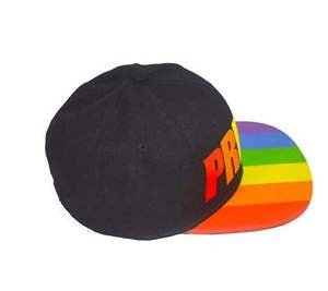 Casquette snapback noire avec inscription Rainbow Pride et visière colorée - Product Image 3