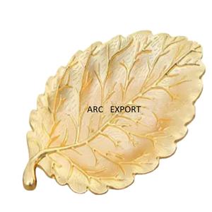 Plateau de service alimentaire en métal doré de qualité supérieure Vaisselle événementielle Plateau de service pour snacks et desserts Design standard Grand plateau en or - Product Image 1