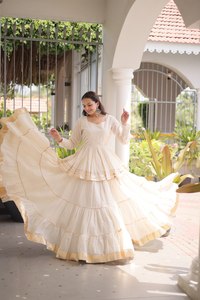 Vestido indio/pakistaní tipo lehenga con peplum, adornado con algodón Cora y un atractivo trabajo de gota-patti y encaje. - Product Image 1