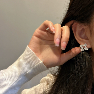 ต่างหูเงินแท้ S925 สไตล์เกาหลี ดีไซน์เฉพาะตัว ลายหญ้าแทงค์  เรียบง่าย ทันสมัย ย้อนยุค - Product Image 4