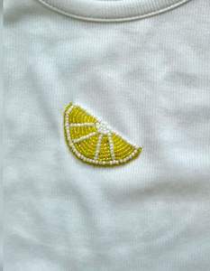 T-shirt blanc en coton pour femme, idéal pour les soirées, avec broderie faite main à perles mobiles double face, chemise perlée richement ornée - Product Image 2