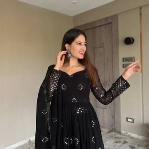 Ensemble de costume Anarkali pour femmes UC1150 Noir Brodé en Georgette Élégant et Stylé - Product Image 1