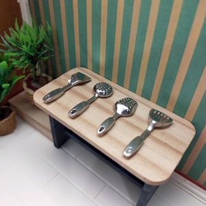 Ensemble d'ustensiles de cuisine miniatures à l'échelle 1:12 en alliage métallique pour maison de poupée, spatule, cuillère ajourée, râpe, accessoires - Product Image 2
