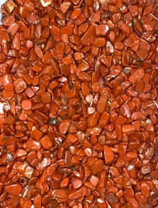 Vente en gros de copeaux de jaspe rouge naturel de petite taille en cristal non taillé pour la fabrication de bijoux pièces de copeaux d'agate de style décoration artistique - Product Image 2