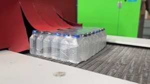 Machine d'emballage sous film rétractable électrique automatique 200 BPM pour bouteilles de boissons avec film d'emballage en PET - Product Image 4