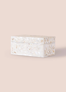 Caja redonda decorativa hecha a mano con conchas de capiz y nácar, con tapa, para guardar joyas, regalos y decoración del hogar. - Product Image 3