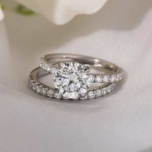 Ensemble de bagues de mariage en diamant de culture, solitaire taille brillant ronde, or blanc 14 carats, avec bande demi-éternité pavée, tendance actuelle - Product Image 4