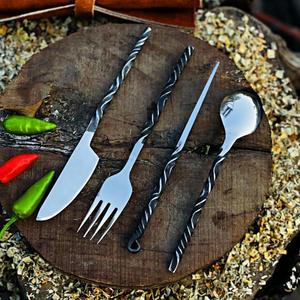 Ensemble de couverts en métal forgé à la main, couteau, fourchette, cuillère, manche torsadé, résistant à la rouille, couverts de camping, style industriel, polissage miroir - Product Image 5