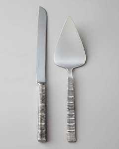 Cuchillo para Pastel de Acero Inoxidable de Lujo para un Corte Suave y una Presentación Elegante - Product Image 1