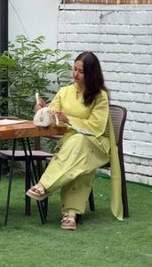 Ensemble de robe ethnique traditionnelle indienne et pakistanaise pour femmes, en coton jaune, coupe ample, longueur cheville, tenue décontractée d'été - Product Image 2