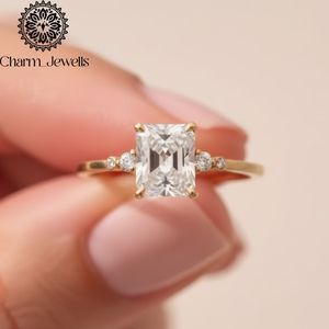 แหวนหมั้น Charm_Jewells ชุบทอง 22k เงินแท้ ประดับเพชรโมอิสซาไนต์ทรงคุชชั่น ตัวเรือนแบบหนามเตย รับรองโดย IGI น้ำหนัก 3 กรัม ดีไซน์คลาสสิกสำหรับทุกเพศ - Product Image 6