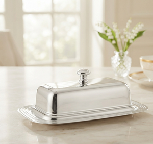 Beurrier rectangulaire en argent avec couvercle, design classique en métal poli, vaisselle de cuisine, préservation de la fraîcheur - Product Image 1