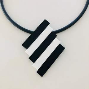 Collier ethnique et fusionnel en résine et bois pour la confection de bijoux - Product Image 5