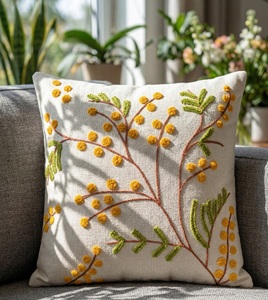 Housse de coussin florale texturée artisanale avec motif de feuilles vertes et de fleurs jaunes complexes - Product Image 3