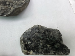 อะโพฟิลไลต์สีเขียวธรรมชาติคุณภาพสูง พร้อมคริสตัลสติลไบต์สีส้ม กลุ่มผลึกเพชร ตัวอย่างแร่ดิบ ขายส่งจำนวนมากจากจีน - Product Image 5