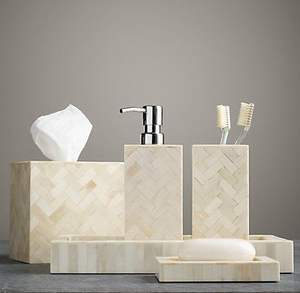 Ensemble d'accessoires de salle de bain en nacre éblouissante avec surface chatoyante, idéal pour les maisons sophistiquées - Product Image 3