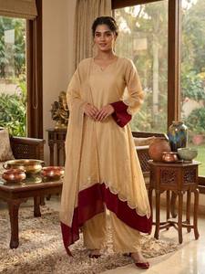 Ensemble indien pakistanais en velours beige brodé Anarkali Kurta Palazzo Dupatta pour femmes, tenue de fête - Product Image 1