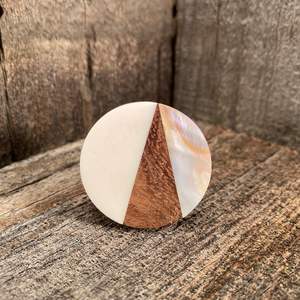 Perilla Circular de Madera de Dos Tonos para Muebles, Ecológica y Apta para Horno, de MT Exports - Product Image 6