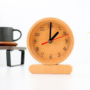 Horloges de table intelligentes en bois, forme personnalisée, petit triangle, pour la décoration de chevet, idéales pour la maison et les chambres d'hôtel - Product Image 3