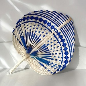 Abanico de mano con logotipo de marca personalizado, abanicos de hojas tejidos a mano, estilo asiático, forma de melocotón, abanico de bambú. - Product Image 2