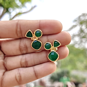 Pendientes de tuerca geométricos con incrustaciones de ónix verde multicolor vintage para mujer, chapados en oro de 18k, de latón macizo, ideales para fiestas y cócteles. - Product Image 5