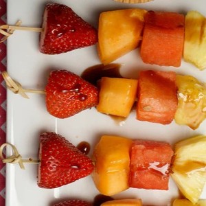 Lot de 50 pics à nœuds en bambou de 6,5 pouces – Élégants pics à fruits et à cocktails en forme de nœud papillon pour mariages, fêtes et camping, fourchettes à apéritif - Product Image 6