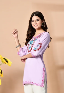 Kurta de Rayón Bordada en Lavanda para Mujer, Corte Regular, Largo Mini, Estilo Casual, Diseño India-Pakistán, para Todas las Temporadas - Product Image 3