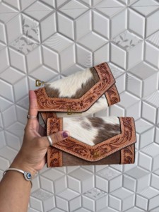 Cartera de Cuero Tallada a Mano, Elegante Cartera de Cuero Vacuno, Multiusos, Estilo Occidental para Mujer - Product Image 1