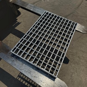 Grille en acier galvanisé robuste anti-corrosion - Product Image 1
