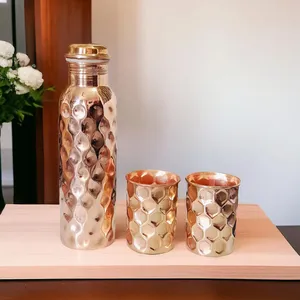 Bouteille d'eau en cuivre pur de designer avec finition gaufrée diamant pour une eau détoxifiante, un style de vie sain, le sport, la remise en forme et le yoga - Product Image 6
