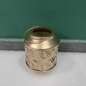 Lanterne votive décorative en fer pour la décoration de Noël à la maison, design artisanal - Product Image 3