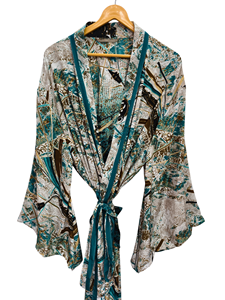 Robe kimono de luxe en soie patchwork, cache-maillot de bain, tenue de nuit, longue robe, kimono indien vintage fait main en soie de sari recyclée - Product Image 1