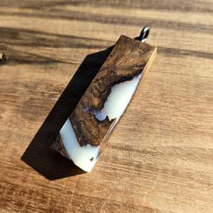 Collier pendentif spirituel en bois et résine fait main, collier pendule de méditation en bois et résine, bijoux - Product Image 1