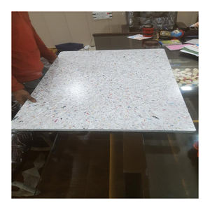 Bloque de palet moldeado duradero, adecuado para palets reutilizables, cajas y aplicaciones de alta resistencia. - Product Image 1