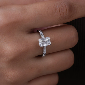 Bague de fiançailles en or massif avec émeraude certifiée et diamant de laboratoire taille ronde, bijou de demande en mariage élégant, cadeau pour femme - Product Image 5