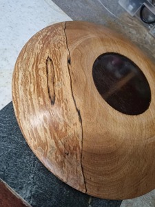 Assiette ronde en bois de mangue, finition naturelle, pour servir dans les restaurants et les hôtels - Product Image 2