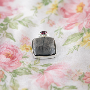 Pendentif unique en hypersthène et grenat, en argent sterling 925 plaqué or rose et or jaune, bijou artisanal en pierres précieuses, unisexe - Product Image 6