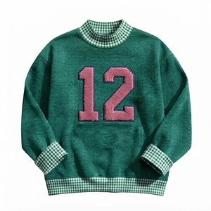 Sudadera Verde de Cuello Alto para Mujer con Estampado de Número 12 y Ribete de Gingham, Corte Regular, Estilo Casual para Otoño - Product Image 1