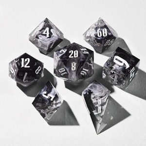 Jeu de dés en résine haute clarté, dés polyédriques transparents en résine pour les joueurs de D&D, équipement de jeu de table professionnel, vente en gros - Product Image 4