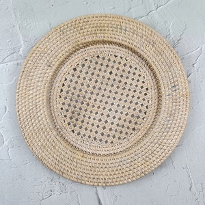 Assiette de service en rotin moderne et élégante pour table à manger, base tissée à la main, décoration élégante, fabriquée en Inde. - Product Image 1
