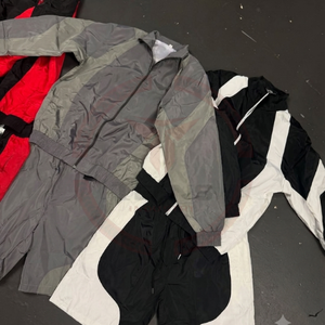 Ensemble de survêtement gris pour femme, manches longues, fermeture éclair, short sportif, polyester léger, tenue d'été, coupe classique, couleur unie - Product Image 2