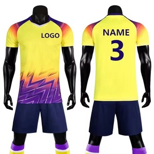 Conjunto de Camiseta de Fútbol Sublimada Personalizada, Cuello en V, Manga Corta, Poliéster que Absorbe la Humedad, Ropa Deportiva para Hombre Adulto, Diseño de Color Degradado - Product Image 5