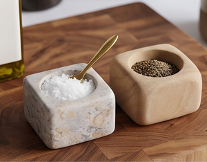 Salières et sucrières carrées artisanales en marbre avec cuillères dorées – Outils durables pour herbes et épices – Élégant accent de table - Product Image 6