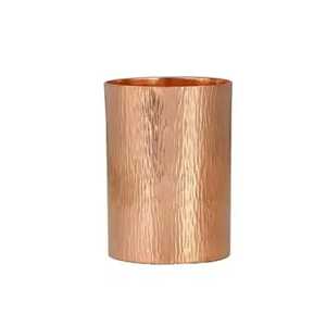 Vase en cuivre martelé de forme cylindrique avec indentations verticales, finition polie, artisanat traditionnel, vaisselle élégante - Product Image 1