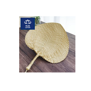 VENTE CHAUDE : Éventail à main en fibre de palme écologique, sûr et propre, 100% végétal, idéal pour le refroidissement de l'air et la fixation murale. Vente directe usine. - Product Image 1