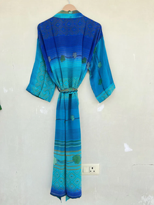 Kimono de seda largo hecho a mano de seda Vintage azul, bata de mujer, Kimono Floral, vestido de luna de miel - Product Image 4