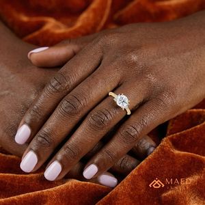 Bague de Fiançailles Classique Solitaire en Moissanite Ronde Plaqué Or avec Sertissage à Griffes, Bijou de Mariage pour Femme, Cadeau Idéal - Product Image 5