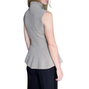 Pull sans manches gris clair pour femme, col montant, ourlet peplum, coupe ajustée, en maille côtelée - Product Image 2