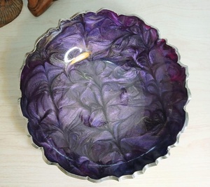 Tazón de Vidrio Hecho a Mano con Diseño de Hoja Morada, Plato Decorativo Tallado Vintage para Servir - Product Image 1