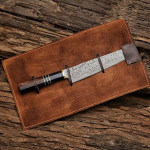 Cuchillo de chef de acero de Damasco con mango de madera y funda de cuero - Product Image 5